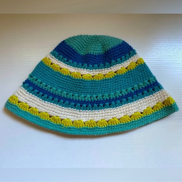 NWOT Wide Brim Crochet Bucket Hat in Multi/Blue - Picture 2 of 4